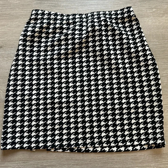 SHEIN Houndstooth Skirt, XS - Picture 3 of 4
